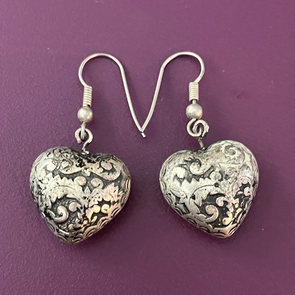 Source Unknown Jewelry - 🆕Heirloom looking fat 3/4” hearts on hooks. Very elegant. NIB.
